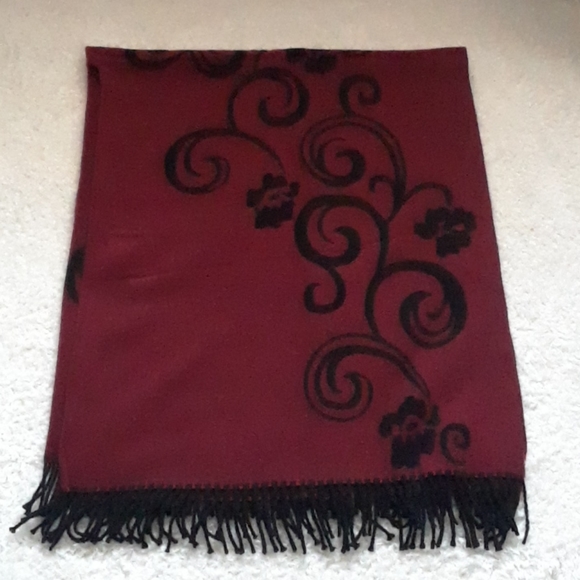 Reversible Printed Poncho w/fringes - Picture 15 of 16